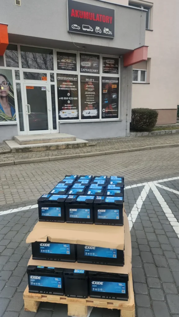akumulatory exide przed sklepem